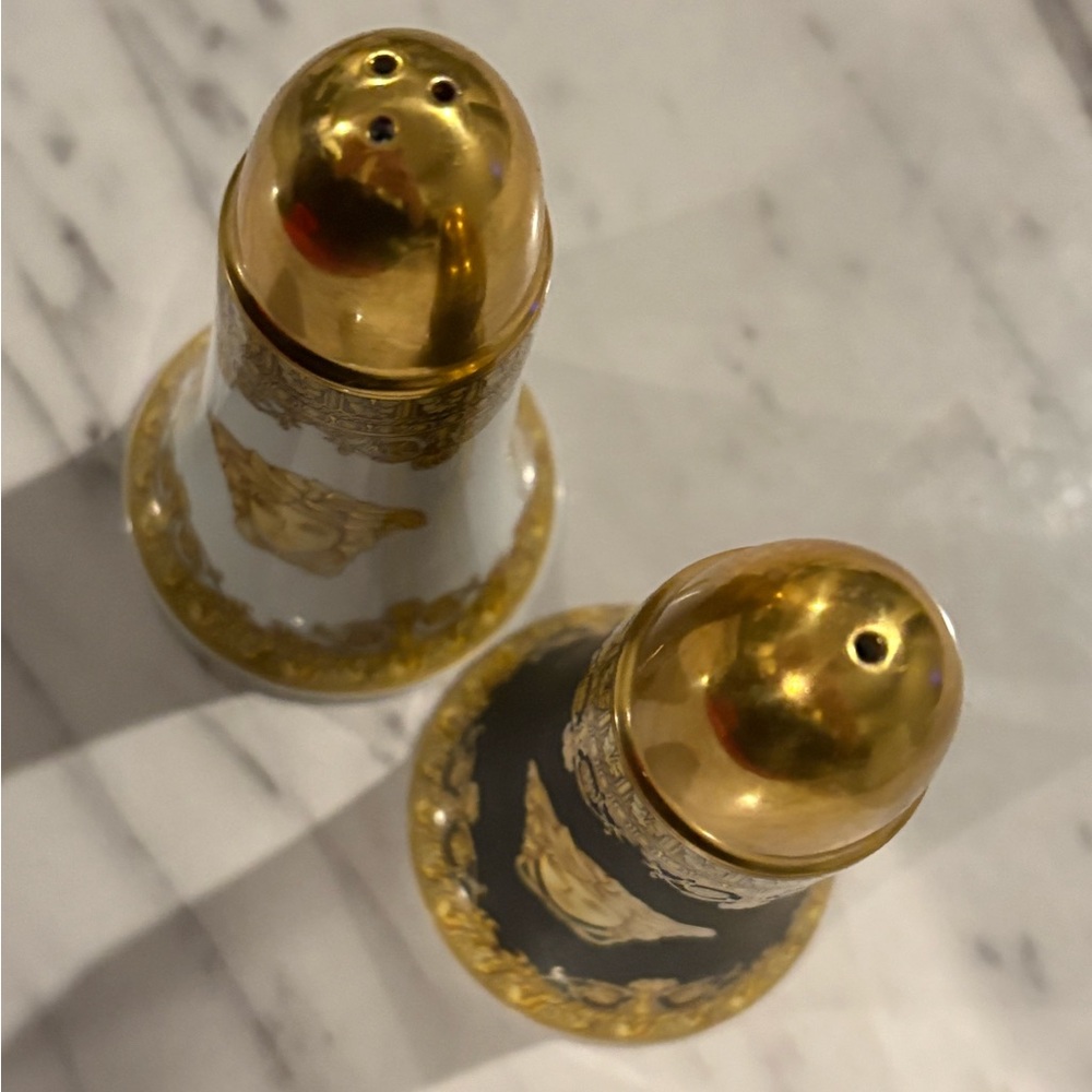 Authentic Versace salt & pepper shakers  never used - Picture 6 of 7